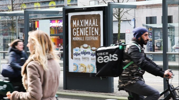 Bestedingen out-of-home stijgen 3 procent in de eerste helft van 2025